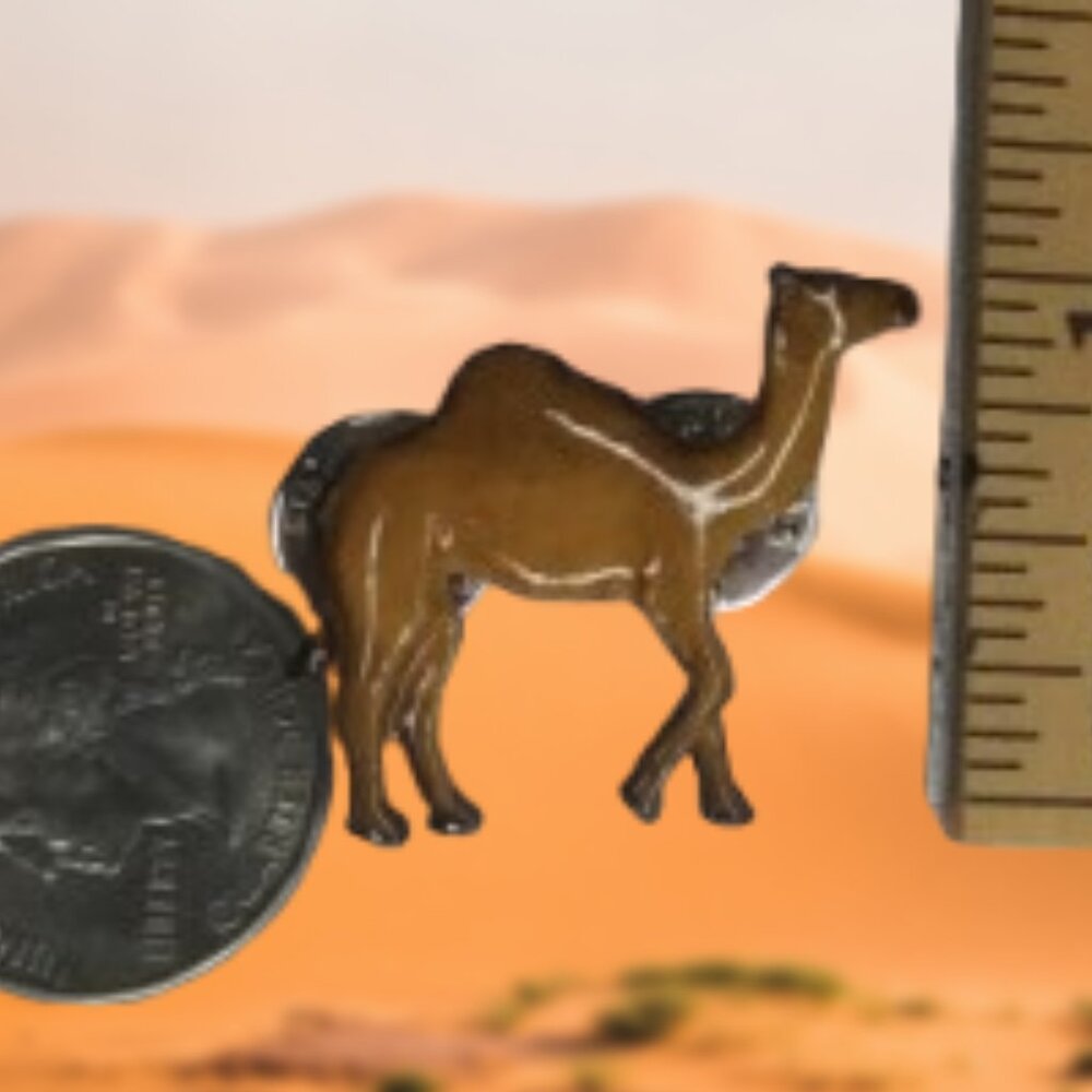 Vintage 1995 GG Harris enamel fine pewter pin brooch camel stamped on back